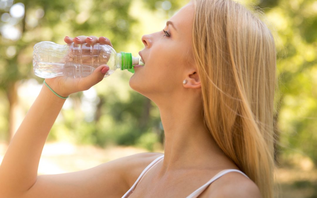 7 GRÜNDE, WESHALB WIR MEHR WASSER TRINKEN SOLLTEN