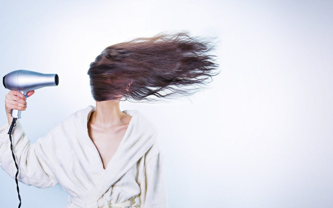 ENDLICH WIEDER VOLLES HAAR – SO STOPPST AUCH DU DEINEN HAARAUSFALL